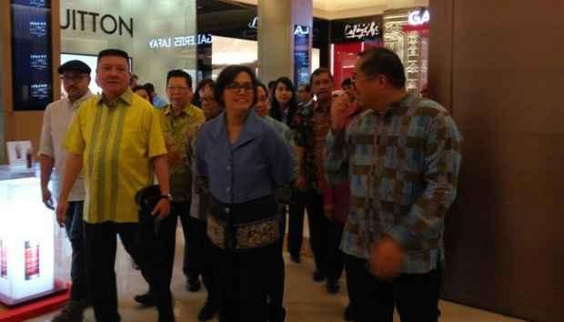 Sri Mulyani Blusukan ke Pacific Place Mall