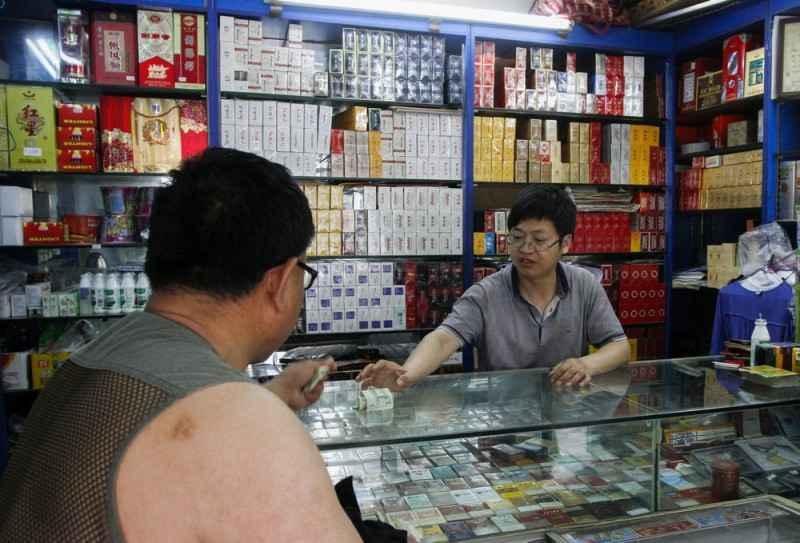 Pajak Naik, Penjualan Rokok di China Anjlok