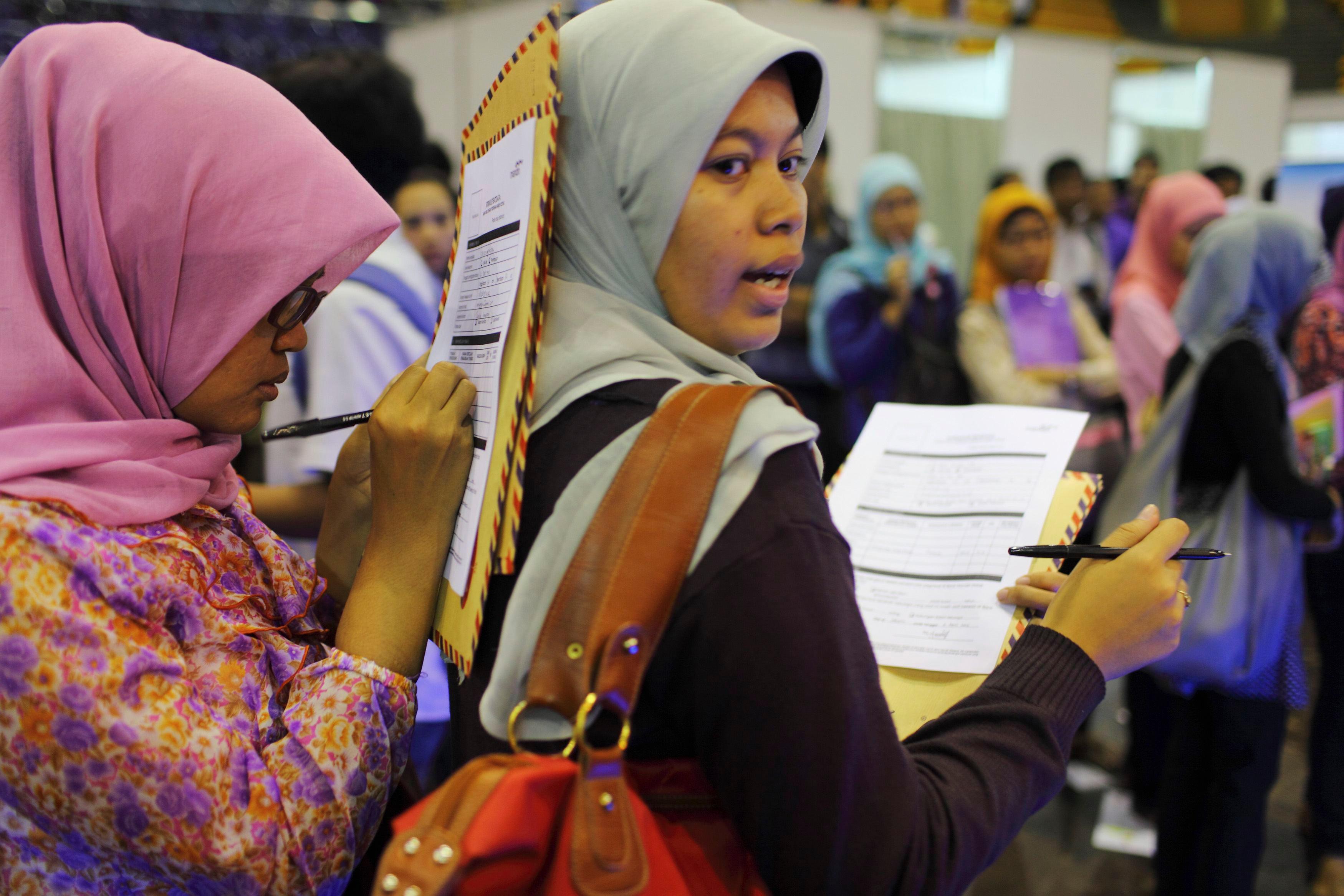 Tenaga Kerja Bertambah, Pengangguran Menurun