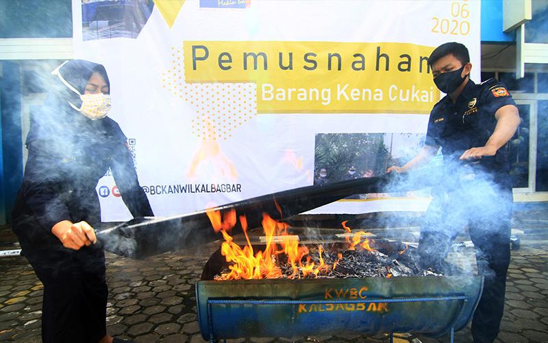 Di Tengah Pandemi, DJBC Kembali Musnahkan Jutaan Rokok Ilegal