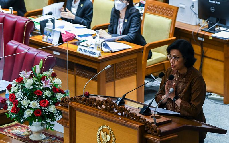 Sri Mulyani Minta Kementerian/Lembaga Hemat Anggaran Gaji Ke-13