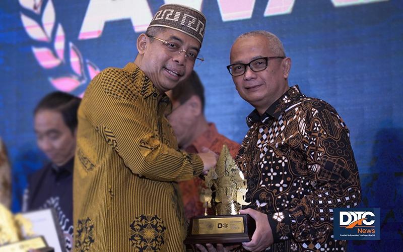 DDTCNews Terima Award dari DJP Atas Perannya Mendukung Reformasi Pajak