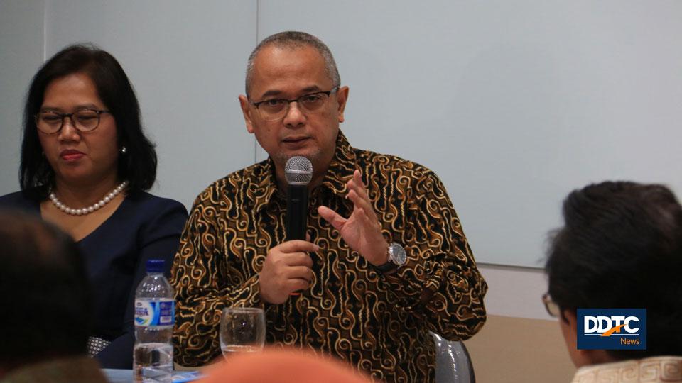 Selanjutnya Managing Partner DDTC, Darussalam sebagai pembicara kedua mulai memaparkan materinya.