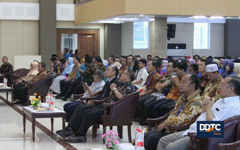 Suasana pembukaan Seminar Nasional di Auditorium Kampus Viktor Unpam Tangerang Selatan