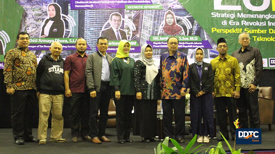 Foto Bersama pimpinan Institut STIAMI dengan para narsumber seusai seminar nasional. Seminar nasional ini merupakan salah satu bentuk kegiatan setelah adanya MoU antara DDTC dan Institut STIAMI.