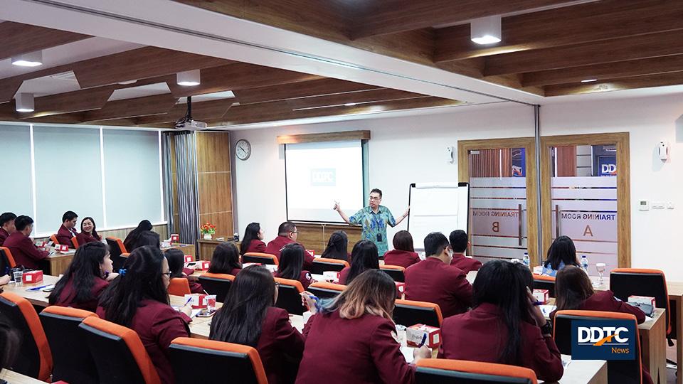 Pemaparan materi hukum pidana perpajakan oleh Senior Partner DDTC Danny Septriadi. 