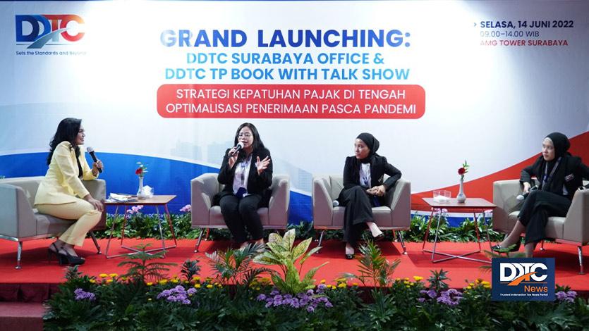 Assistant Manager Tax Compliance & Litigation Services DDTC Erika, DDTC Academy Manager Khisi Armaya Dhora, dan Head of Growth and Product Digital Transformation DDTC Davira R. Chairunnisa dalam talk show bertajuk Strategi Kepatuhan Pajak di Tengah Optimalisasi Penerimaan Pascapandemi, Selasa (14/6/2022). Acara masih dipandu presenter TV Brigitta Manohara.