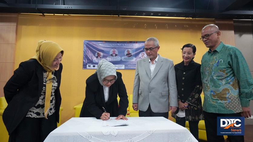 Dekan FEB Unpad Nunuy Nur Afiah menandatangani memorandum of agreement (MoA) antara DDTC dan FEB Unpad pada Rabu (26/10/2022). Unpad menambah deretan 32 kampus yang telah terlebih dahulu menjalin kerja sama pendidikan dengan DDTC.