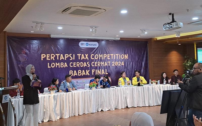 Suasana lomba cerdas cermat (LCC) dalam PERTAPSI Tax Competition 2024 di Menara DDTC, Jumat (1/3/2024). Ada 5 tim dari 5 perguruan tinggi yang bertarung, yakni Universitas Bina Nusantara (Binus), Universitas Indonesia (UI), Politeknik Keuangan Negara (PKN) STAN, Universitas Buddhi Dharma, dan Universitas Sam Ratulangi.