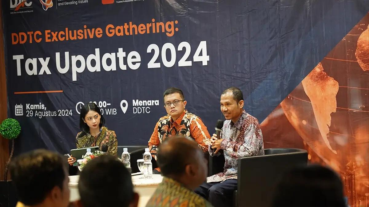 Tax Expert CEO Office Atika Ritmelina Marhani, Managing Partner DDTC David Hamzah Damian, dan Associate Partner of DDTC Consulting Ganda Christian Tobing dalam DDTC Exclusive Gathering 2024 di Menara DDTC, Kamis (30/8/2024).